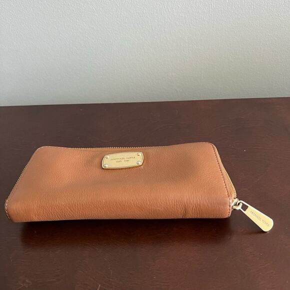 Michael Kors Jet Set Travel Large Travel Continental Wallet - Picture 4 of 11